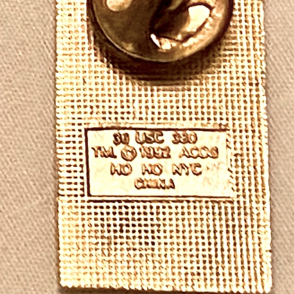 2 Vintage/Collectible Local 📺 TV News📰 Pins - Picture 11 of 11